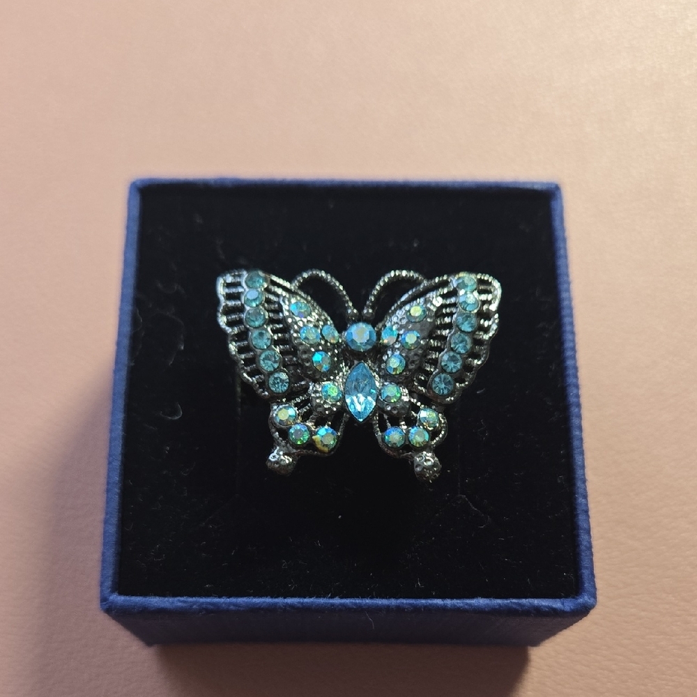 🔴Elegant Silver Butterfly Brooch with Blue Accents